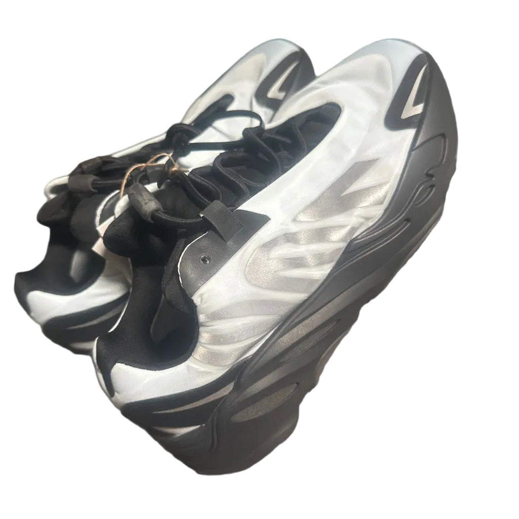 Adidas Yeezy boost 700 shoes