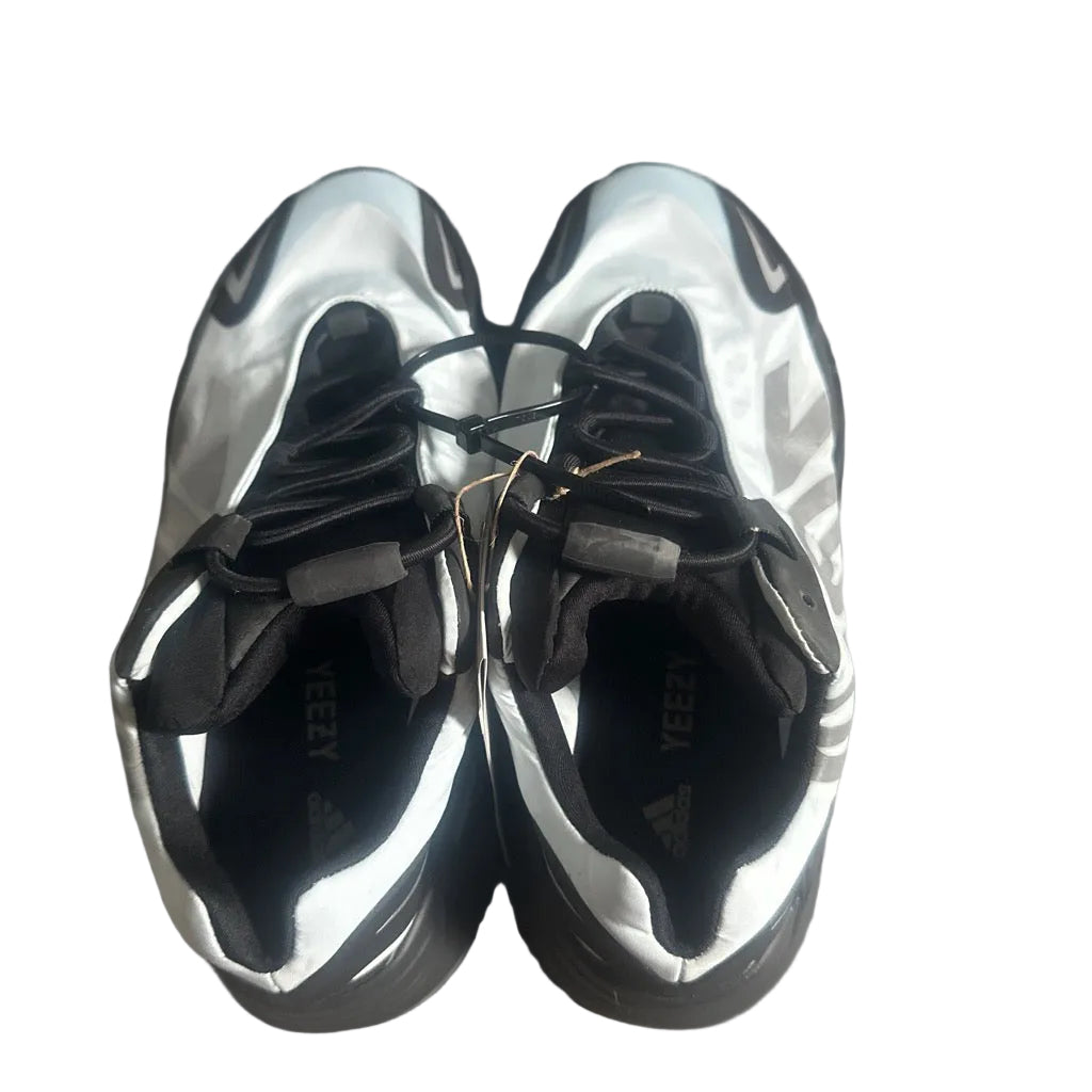 Adidas Yeezy boost 700 shoes