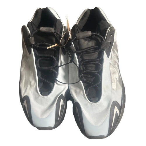 Adidas Yeezy boost 700 shoes